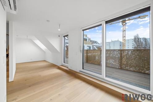 DG-Maisonette im Erstbezug *** 20m² Dachterrasse *** Nähe U1 Kagraner Platz