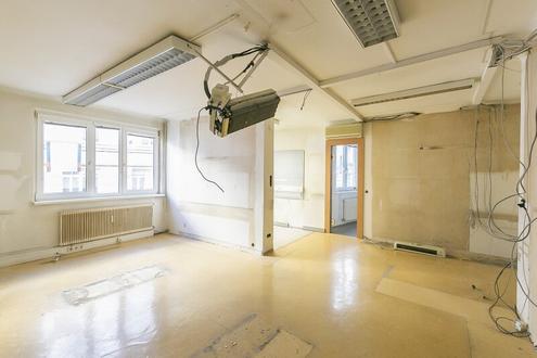 Josefstdter Strae - sanierungsbedrftiger 4 Zimmer Neubau im 2. Liftstock