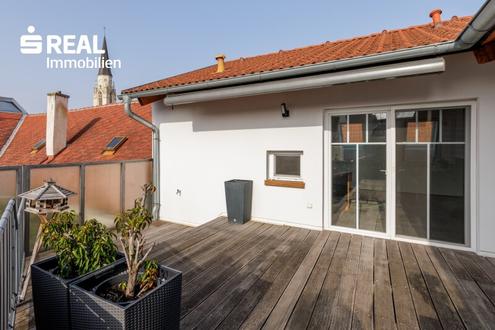 Exklusive zentrumsnahe Dachgeschoßwohnung mit großer Terrasse in absoluter Ruhelage