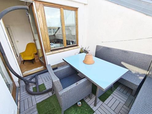 PROVISIONSFREI, HETZGASSE, gepflegtes 84 m2 Dachgescho mit Terrasse, 3 Zimmer, Komplettkche, WG-geeignet, Parketten, Fernblick