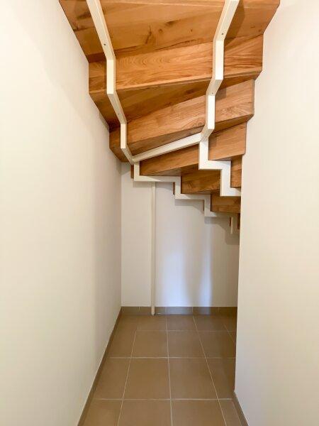 Stauraum unterhalb der Treppen