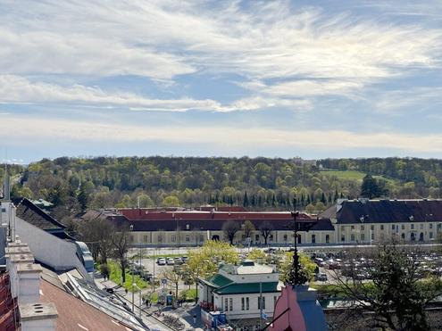 Dachgeschosswohnung mit Dachterrasse und Blick auf die Gloriette beim Schloss Schnbrunn!