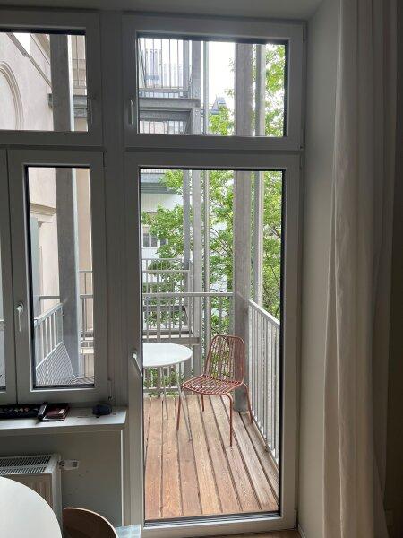 Balkon in den ruhigen Innenhof - Schner Grnblick