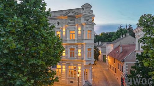 BALKON UND �BER 4 METER RAUMH�HE II PRESTIGE UND ELEGANZ II WOHNEN IM DENKMALGESCH�TZEN M�DLINGER STADTJUWEL II FUSSG�NGERZONE