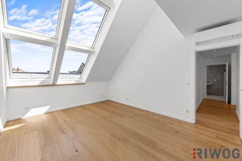 Neue Dachgeschoßwohnung | Fernblick ins Grüne | 2 Min. nach Liesing | 17m² Freifläche in den ruhigen Innenhofgarten | 5 Min. zur Perchtoldsdorfer Heide