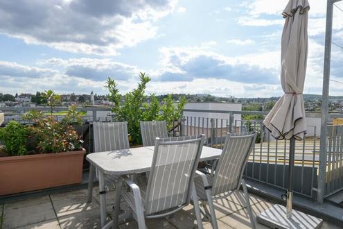 Freundliche und kompakte 3-Zimmer Maisonette mit Terrasse und Rundumblick!