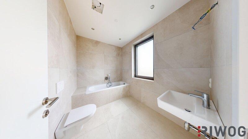 Badezimmer OG mit Badewanne