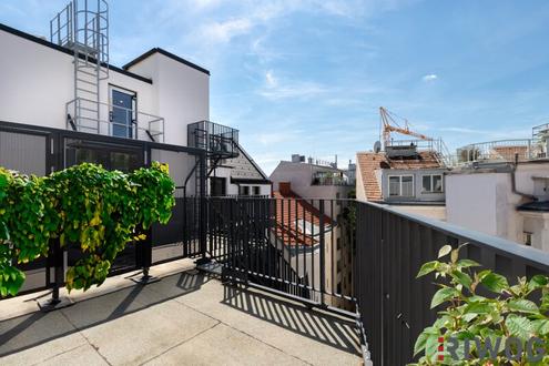 LOFTARTIGE NEUBAUWOHNUNG  MIT BALKON AUF WOHNEBENE UND DACHTERRASSE II ERSTBEZUG II NÄHE SIEBENBRUNNENPLATZ II