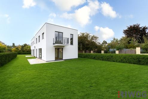 ERSTBEZUG | Exklusive Doppelhaushälfte | ca. 353 m² Garten | 4-5 Zimmer | Süd/Ost | Luftwärmepumpe | 2 KFZ-Stellplätze | 5 Minuten ins Zentrum Perchtoldsdorf