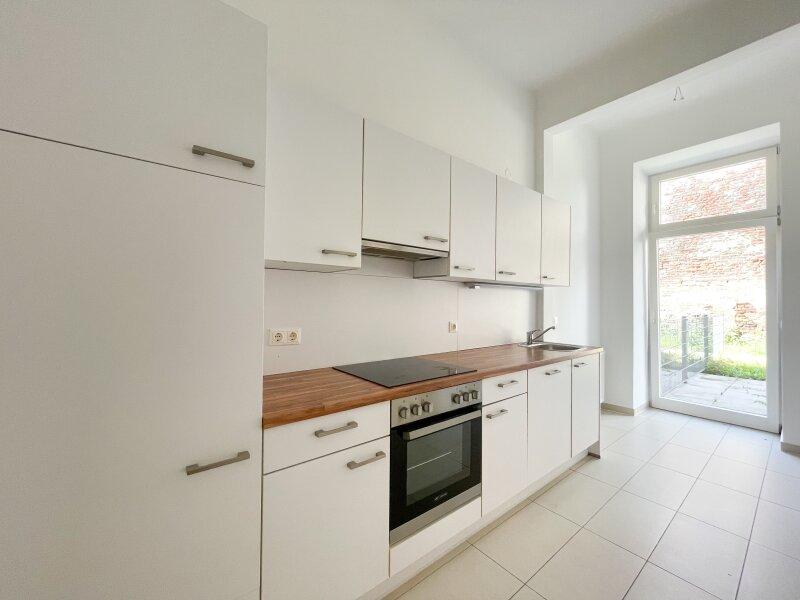 separate Kche mit Ausgang in den Garten