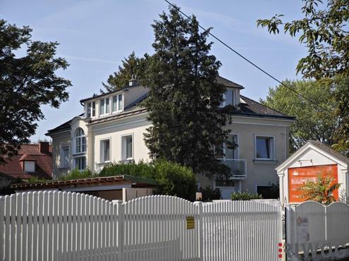 ERSTBEZUG nach Sanierung | Helle Dachgeschosswohnung | Einbauküche | Klima