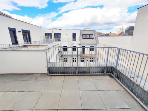 ERSTBEZUG AM MITTERSTEIG - Maisonette mit Terrasse und Balkon!