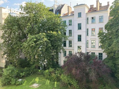 Sunshine and green view - Sensational location near Naschmarkt - U4/Kettenbrckengasse - Perfect 3-room apartment - 3rd Floor