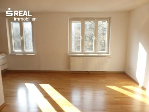 Sunshine and green view - Sensational location near Naschmarkt - U4/Kettenbrückengasse - Perfect 3-room apartment - 3rd Floor