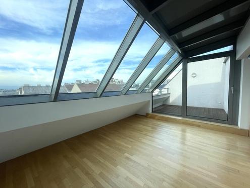 ÄUSSERE MARIAHILFER STRASSE: klimatisierte 3-Zi-DG-Maisonettewohnung mit Terrasse und Weitblick