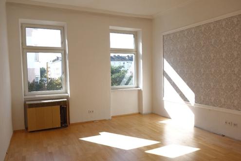 Sanierungsbedürftige, sonnige 46,11 m² im Altbau, 3. Liftstock westseitig, weiter Blick!