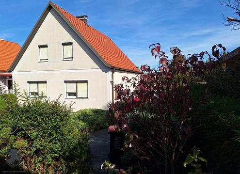 +++JETZT ZUSCHLAGEN   247.000,-- VB +++ Nettes Einfamilienhaus mit großem Garten und in  guter Lage zu verkaufen.