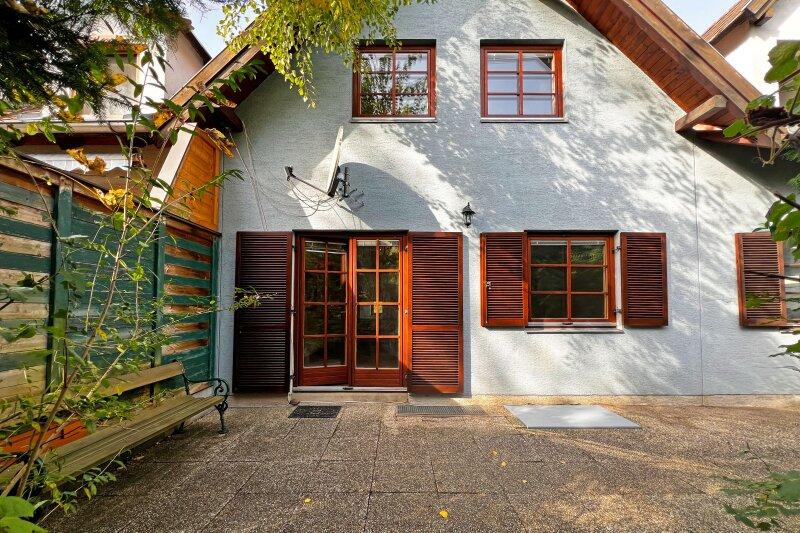 Terrassenseitige Hausansicht