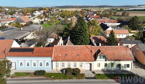 KLASSISCHER STRECKHOF IN GROßWEIKERSDORF // Sanierungsbedarf