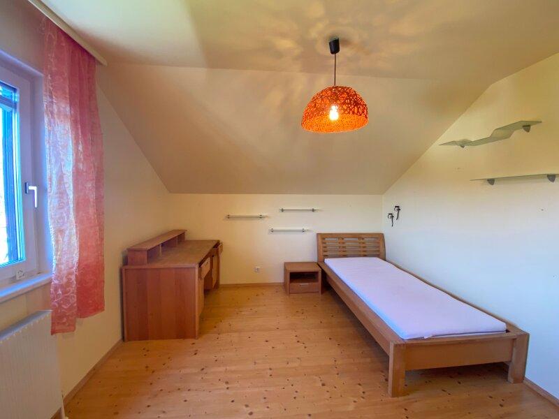 Kinderzimmer im Dachgescho