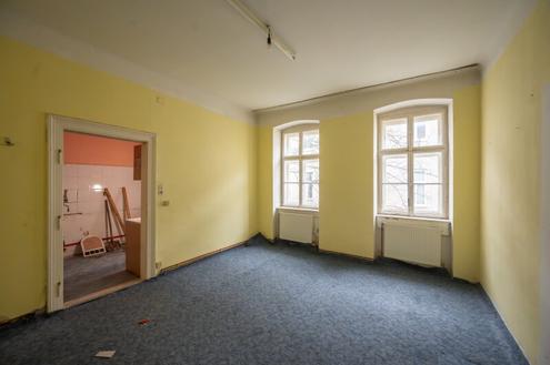 ++H7++ Sanierungsbedürftige 2-Zimmer Altbau-Wohnung, viel Potenzial!