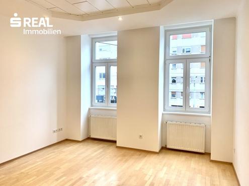 HELLE 3-ZIMMER STUDENTEN-WOHNUNG MIT GETRENNTER KÜCHE - IDEAL FÜR 2er / 3er WG