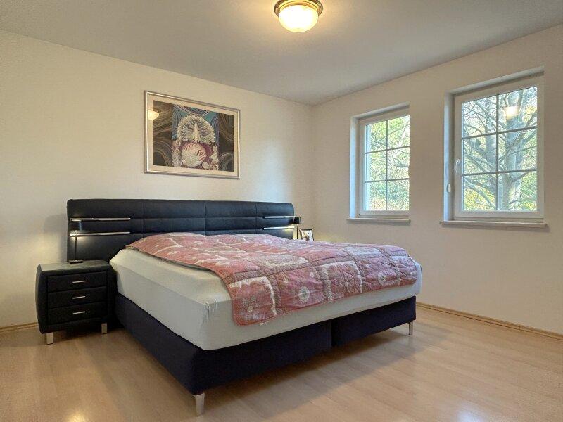 Schlafzimmer mit Grnblick - Obergeschoss