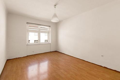 **NEU** Sanierungsbedürftige 2-Zimmerwohnung mit großem Potenzial!