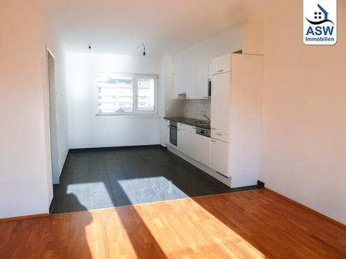 Attraktive, geräumige 54 m² große 2-Zimmer Wohnung in zentraler Lage!