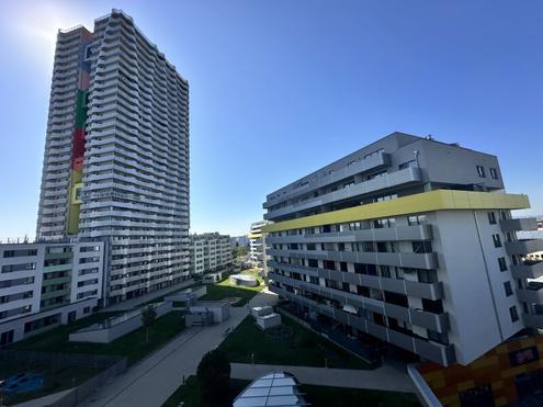 CITY GATE: 4 Zimmer Wohnung mit Balkon in direkter U-BAHN LAGE !!