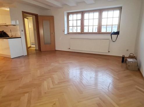 FÖRSTERGASSE, AUGARTEN-NÄHE, klimatisiertes 109 m2 Dachgeschoß, 3 Zimmer, Komplettküche, 2 Bäder, Parketten, Fernblick