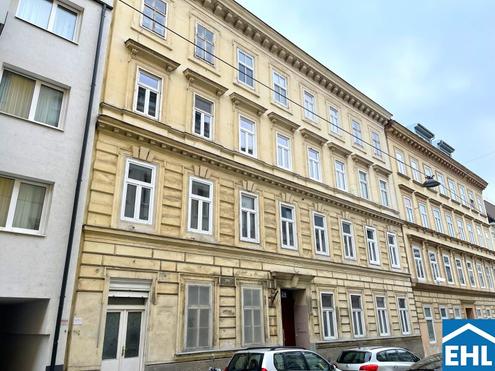 Altbau-Charme mit Renovierungspotenzial: Wohnungen in historischem Gebäudeensemble