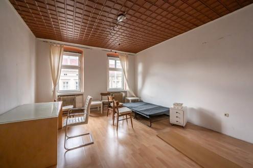 ++NEU++ Sanierungsbedürftige 3-Zimmer Altbau-Wohnung in tolle Lage - großes Potenzial!