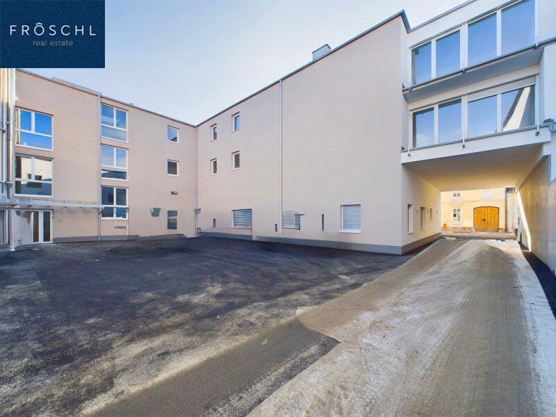 Ansicht Einfahrt zur Anlage und Abstellpltzen