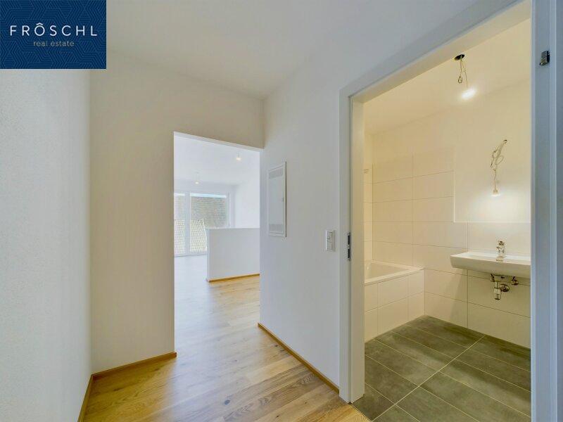 Top 21 - Ansicht Eingang u. Badezimmer