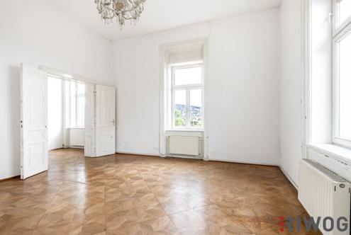 Traumhafter Fernblick | 5-Zimmer-Stilalbauwohnung mit 4,40m Raumhöhe | Balkon geplant | Parkplätz | sanierungsbedürftig