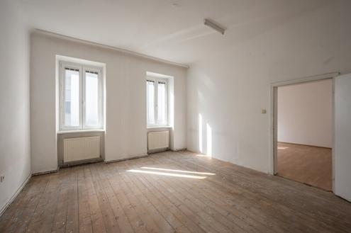 +++NEU+++ Sanierungsbedürftige 3-Zimmer Altbau-Wohnung, großes Umbaupotenzial