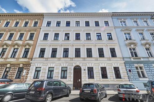 INVESTMENT IN BESTLAGE NHE 1. BEZIRK | Unbefristet vermietete Altbauwohnung in HOFRUHELAGE | Reprsentatives Jahrhundertwendehaus | 3.OG