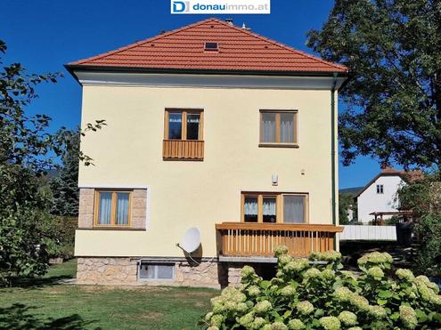 Charmantes Einfamilienhaus auf großen, sonnigen Grundstück und gepflegtem Garten