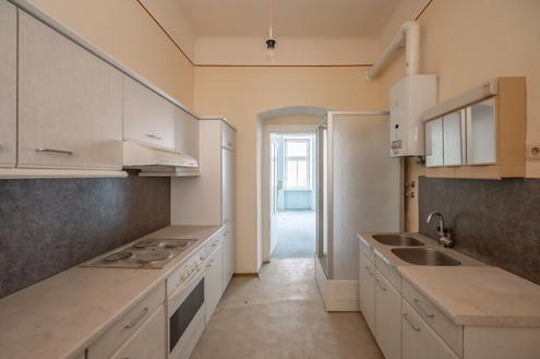 ++Q18++ Renovation-required 1-room old building flat with great conversion potential