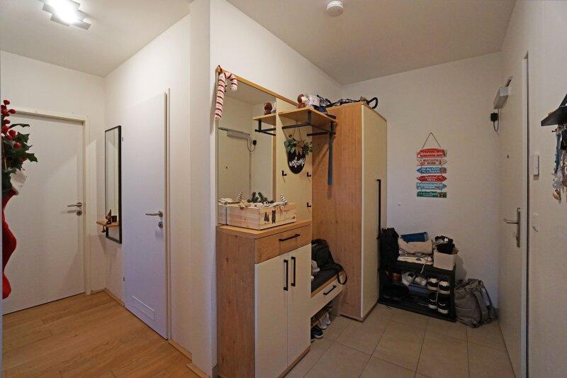 Eingangsbereich und Gang zu Bad, WC, Schlafzimmer