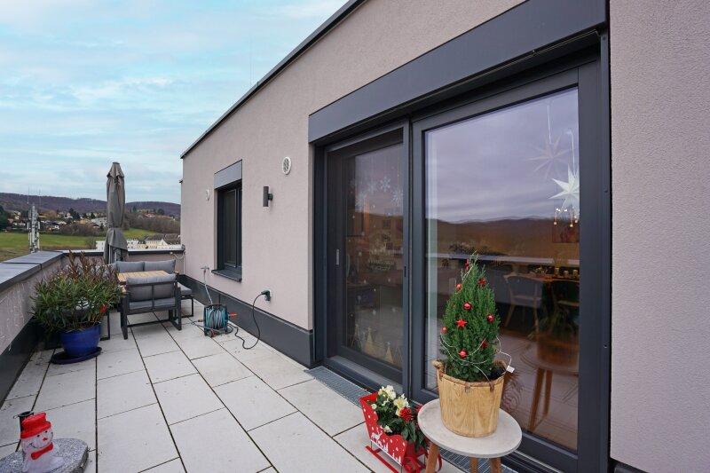 Terrasse mit Strom- und Wasseranschluss, Terrassentre mit R
