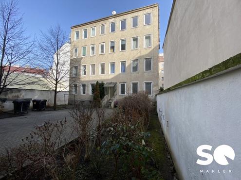 # SQ - ZINSHAUS (HOFTRAKT) - IDEELER ANTEIL INKL. ROHDACHBODEN