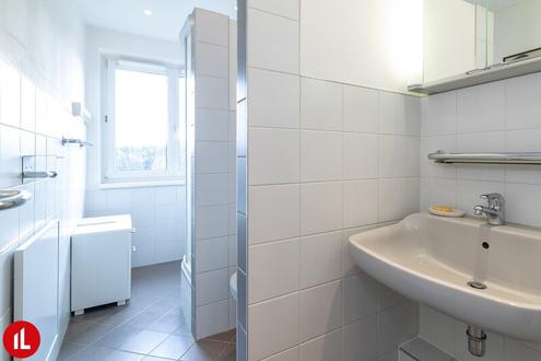 PREISHIT | 2 Zimmer Dachterrassenwohnung in Schwechat | direkt beim Einkaufszentrum | voll mbliert | EUR 179.000,-