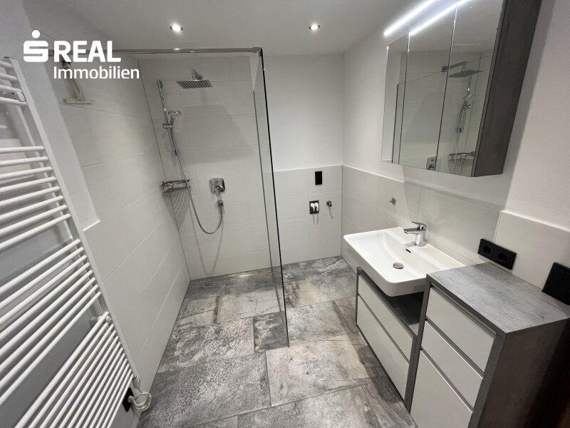 modernes Badezimmer