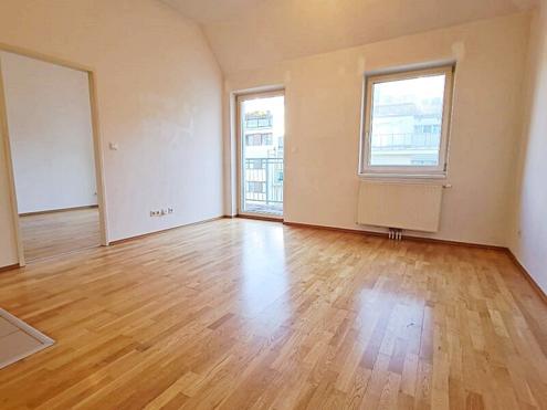 UNBEFRISTET, HOFRUHELAGE, 79 m2 Dachgeschoß mit 6 m2 Balkon, Wohnküche, 2 Zimmer, Wannenbad, Parketten, gefördert