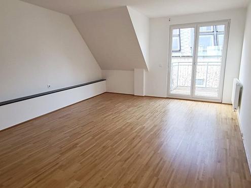 WASAGASSE, FERNBLICK, sonniges 92 m2 Dachgeschoß mit 6 m2 Balkon, 3 Zimmer, Wohnküche, 2 Bäder, Parketten, Hofruhelage