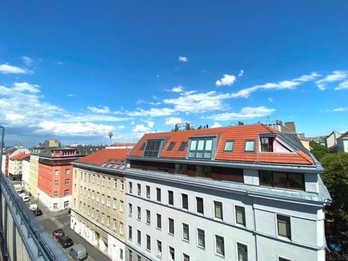 ** PROVISIONSFREI **  Neu sanierte 3 Zimmer DG-Eckwohnung + Traumterrasse mit ca. 28 m² - nähe Amalienbad