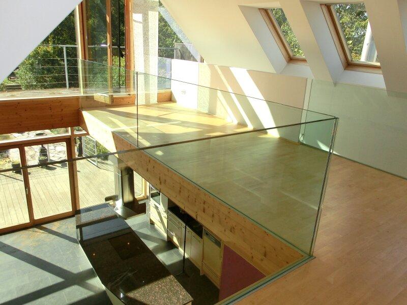 Galerie mit Blick in Kche