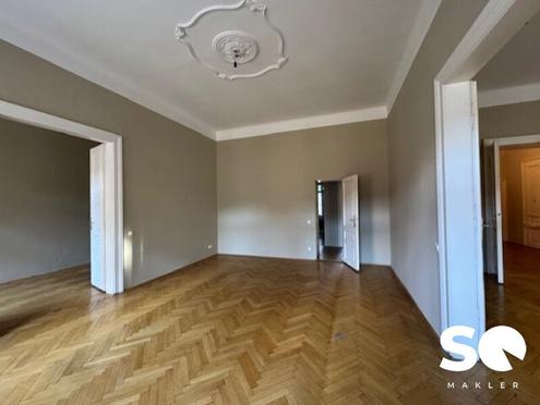 #SQ - ERSTBEZUG: 5-ZIMMER-ALTBAUWOHNUNG MIT BALKON IN TOPLAGE!
